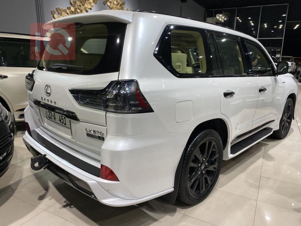 Lexus LX